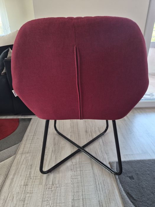 Тъмночервени столове