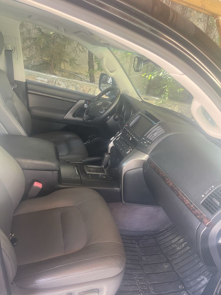 Toyota Land Cruiser J200