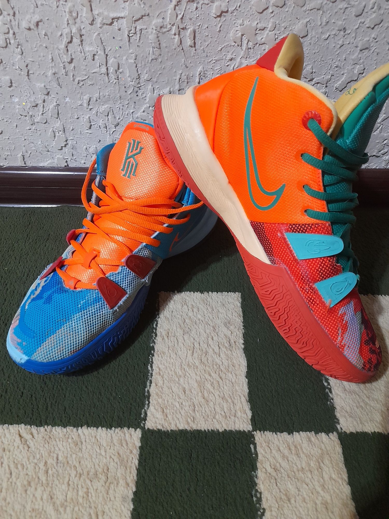 Красовки от фирмы NIKE.