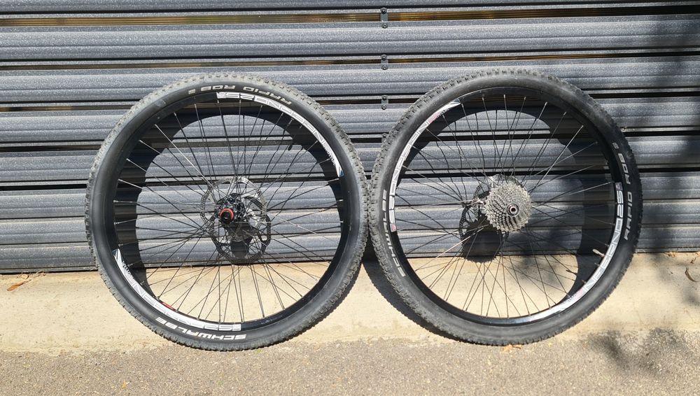 Set roti 28" SunRigle butuci Formula boost