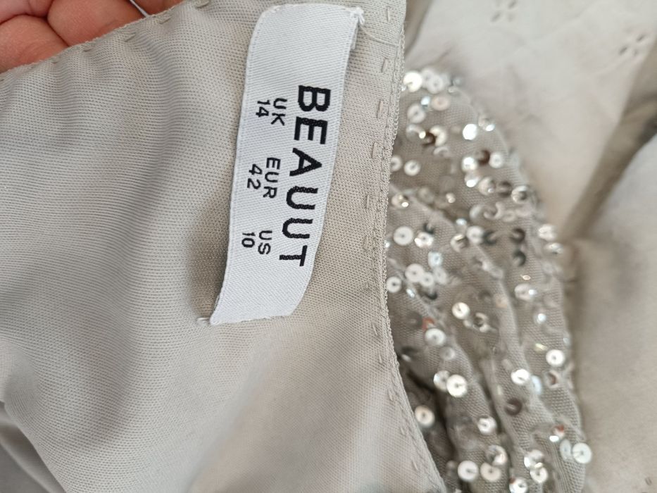 Beauut Официална Рокля