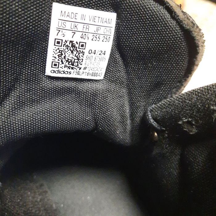 Vand adidași negri