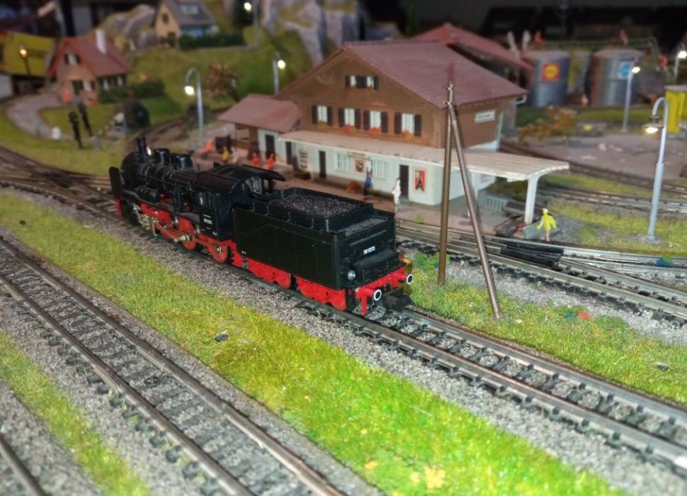 Arnold BR 38 scara N, 9mm
Locomotiva este dotată cu decodor digital
Lu