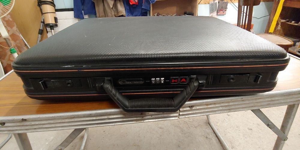 Твърди луксозни пътнически и дипломатически куфари