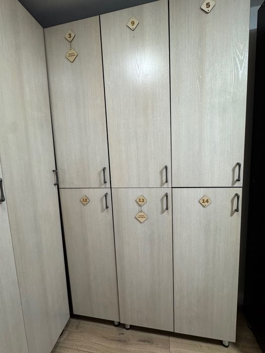 Продам шкафчики в раздевалку, офисные.