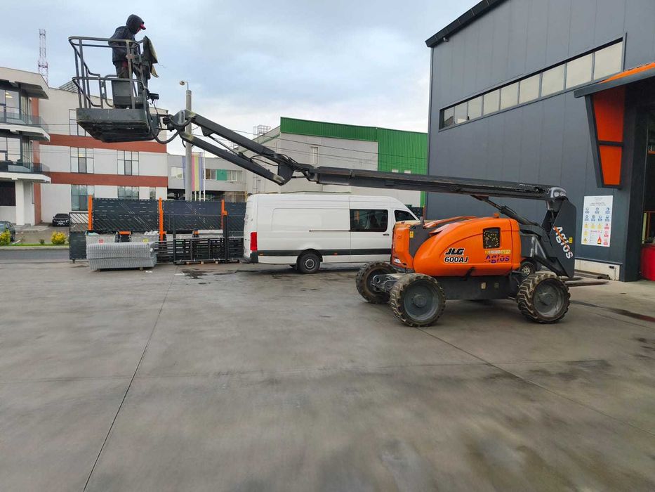 Nacela cu brat articulat JLG 600AJ, an 2009