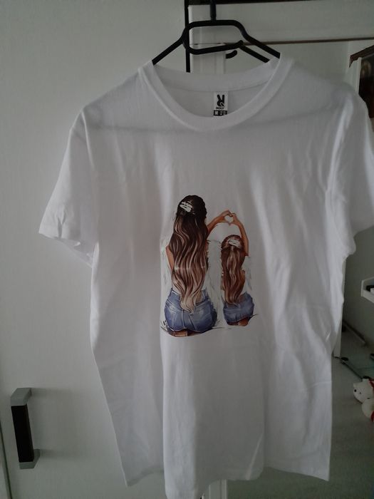 Vând   tricouri   personalizate.