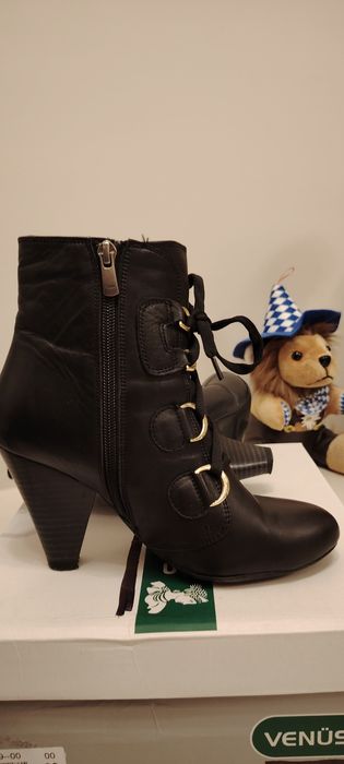 Боти Venus 37  естествена кожа