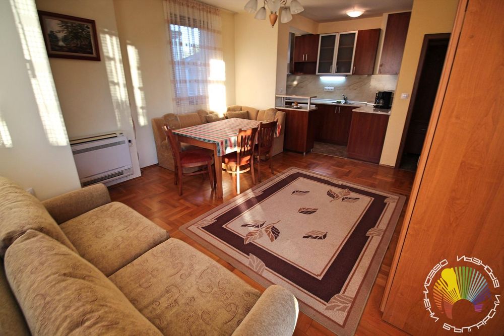 Дава се под наем Двустаен апартамент в Бургас, Център - 60 кв.м за 408 € - Снимка #1