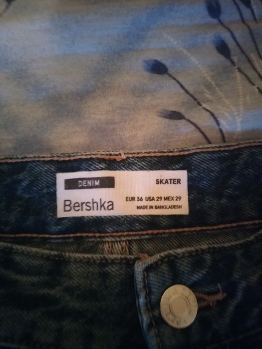 Blugi Bershka skater