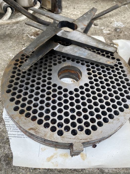 Ножове и решетки от професионална месомелачка