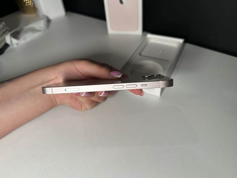 Iphone 13 розов