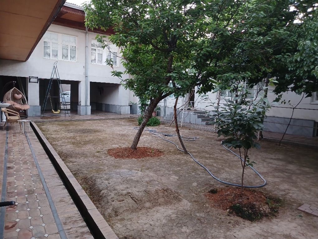 Uchtepa tumani Aziz ota masjidi oldida hovli sotiladi