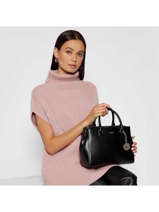 DKNY оригинална дамска чанта от естествена кожа