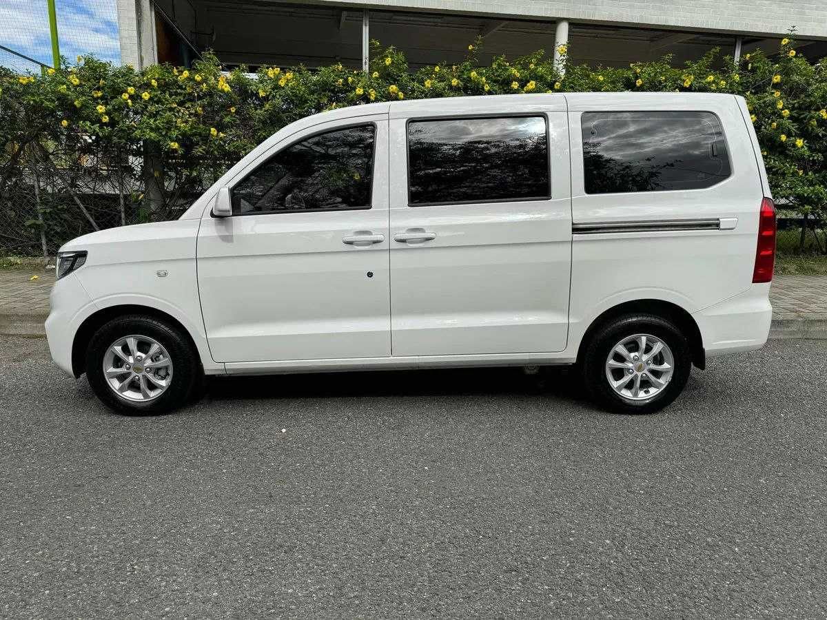 Минивэн 7 местный Wuling 2024 год выпуска первые руки  1