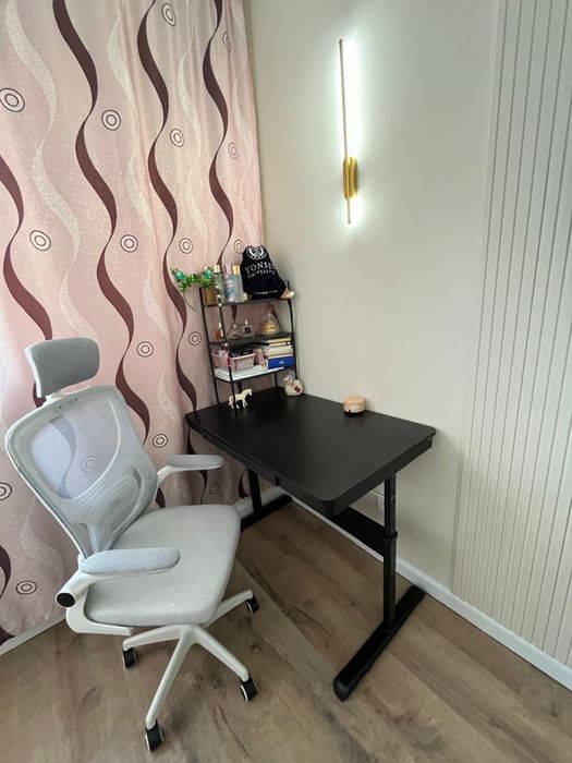 Компьютерный стол и кресло