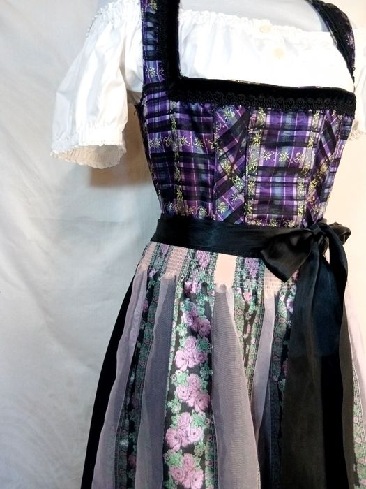 Dirndl Nr.40-42 rochie bavareza sarafan tirolez Oktoberfest
Sarfan Roc