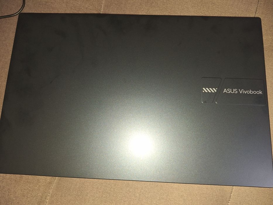 Продавам лаптоп Asus Vivobook 15