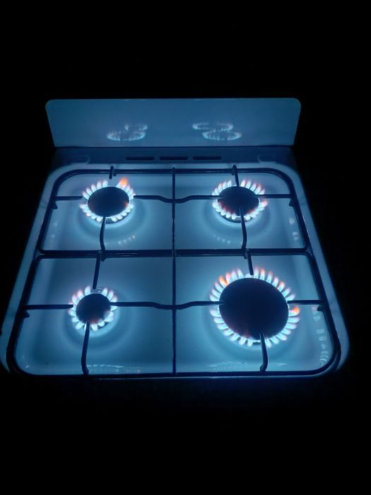 Продам газовую плиту.