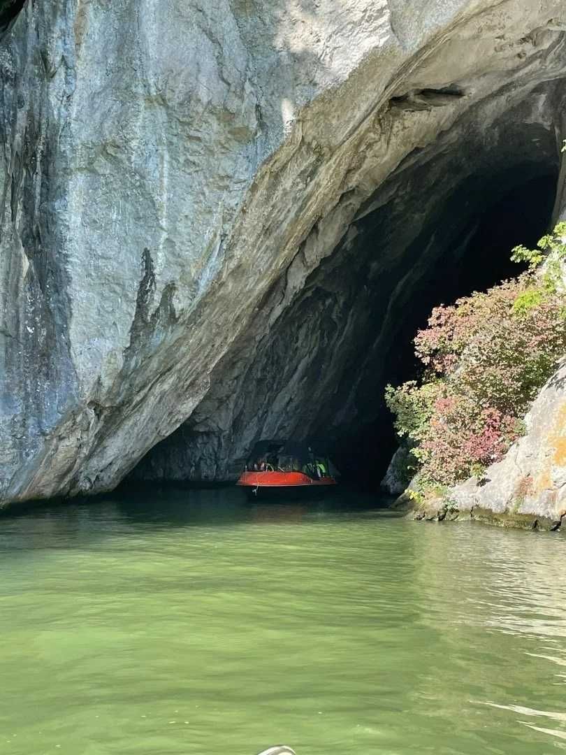 Plimbări cu barca în Cazanele Dunării