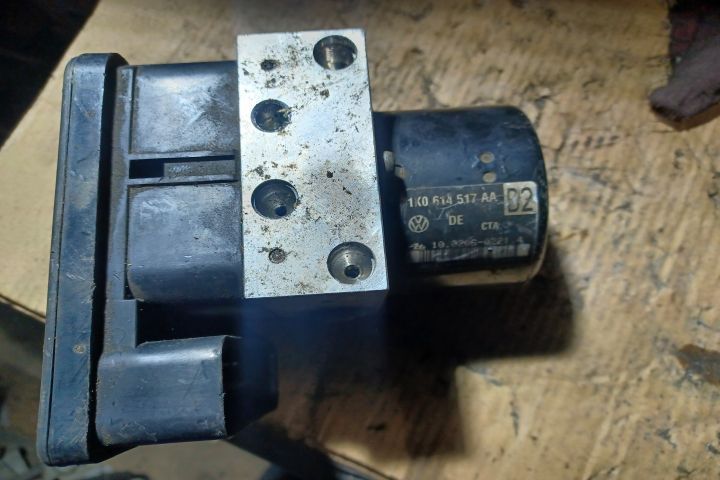 Pompa ABS 1K0614517AA Volkswagen VW Golf 4  [din 1997 pana  2006] Hatchback 3-usi 1.9 TDI MT (100 h