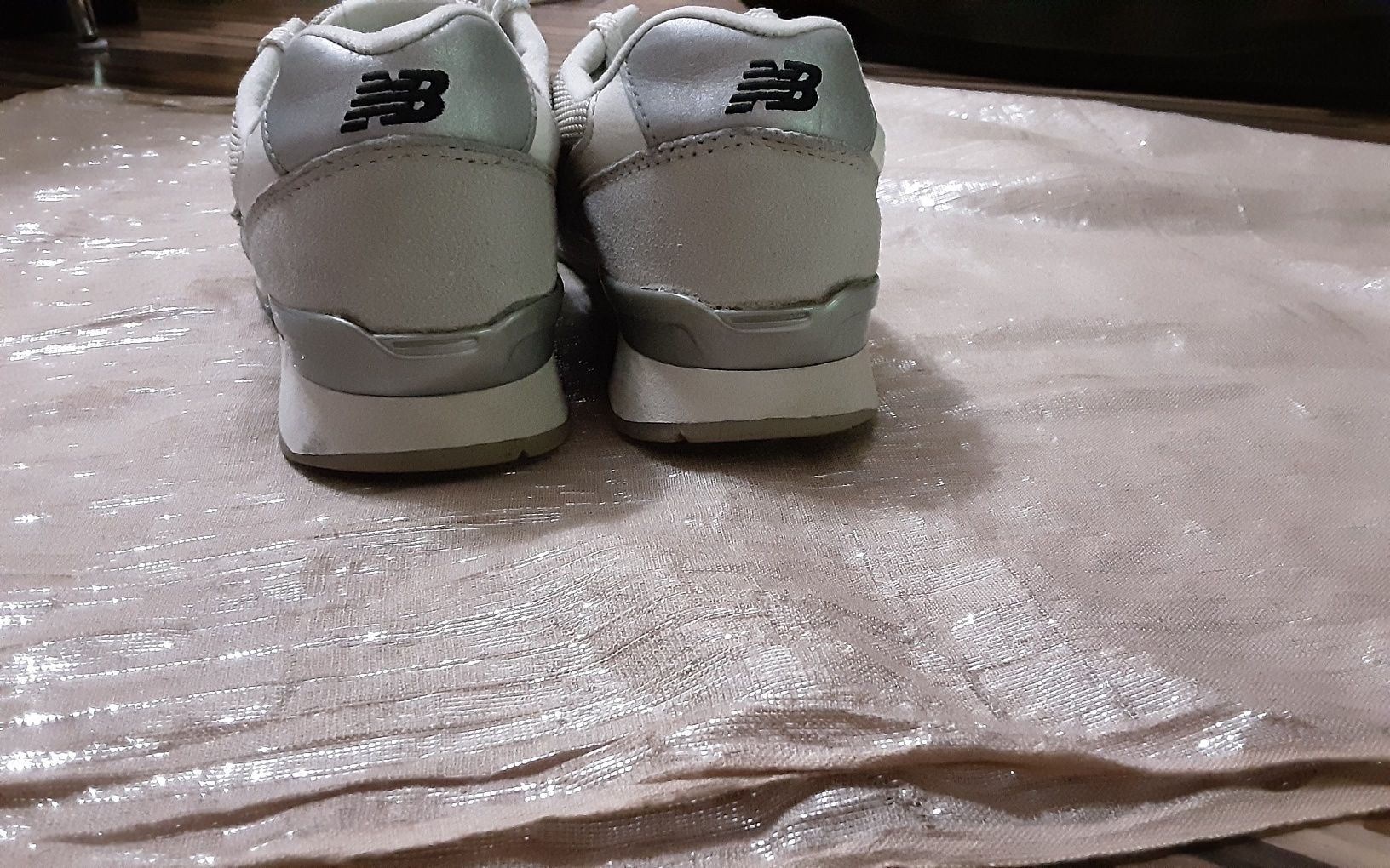 (37) NEW BALANCE 996 дамски маратонки в цвят екрю