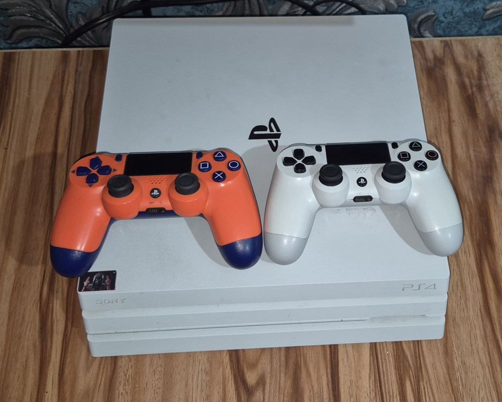Плейстейшен PS4 игровая приставка