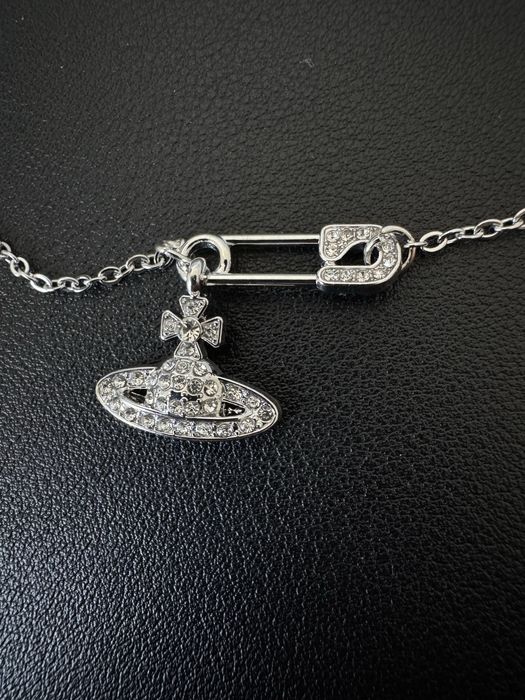 Lantisor Vivienne Westwood Silver Pin