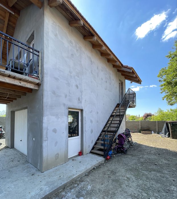 Vănd casă in iecea mare cu 3 băi + Garaj / centrală / terasă