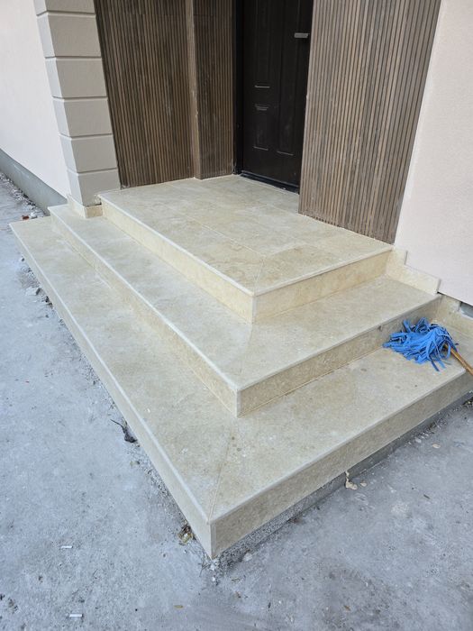 Glafuri, blaturi, trepte, pardoseli din marmură și granit la comanda