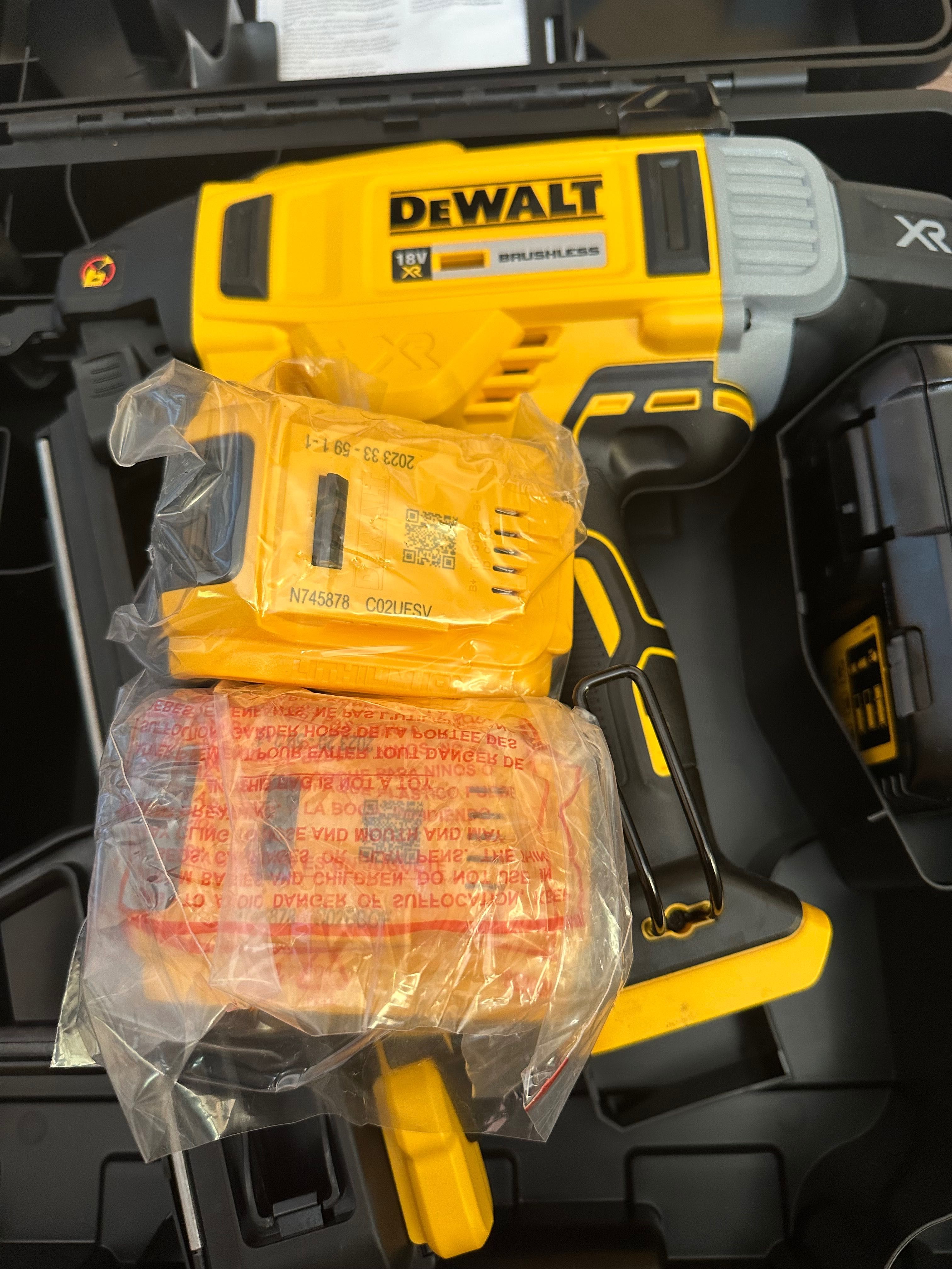 DEWALT DCN890P2 Такер за бетон