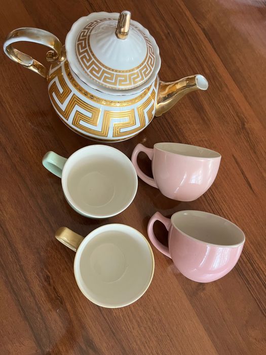 Чайник с чашками