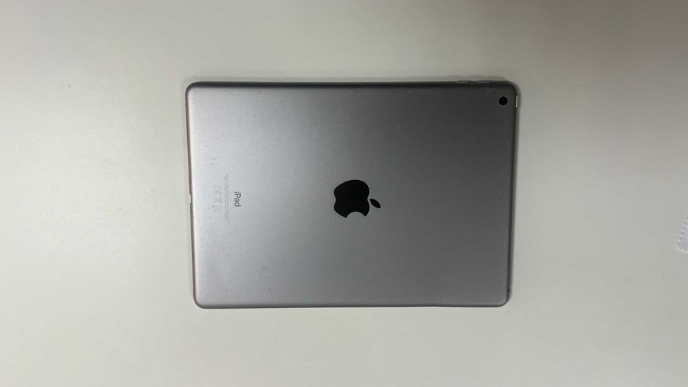 iPad gen. 6, 9,7 ", 32 GB, pentru piese