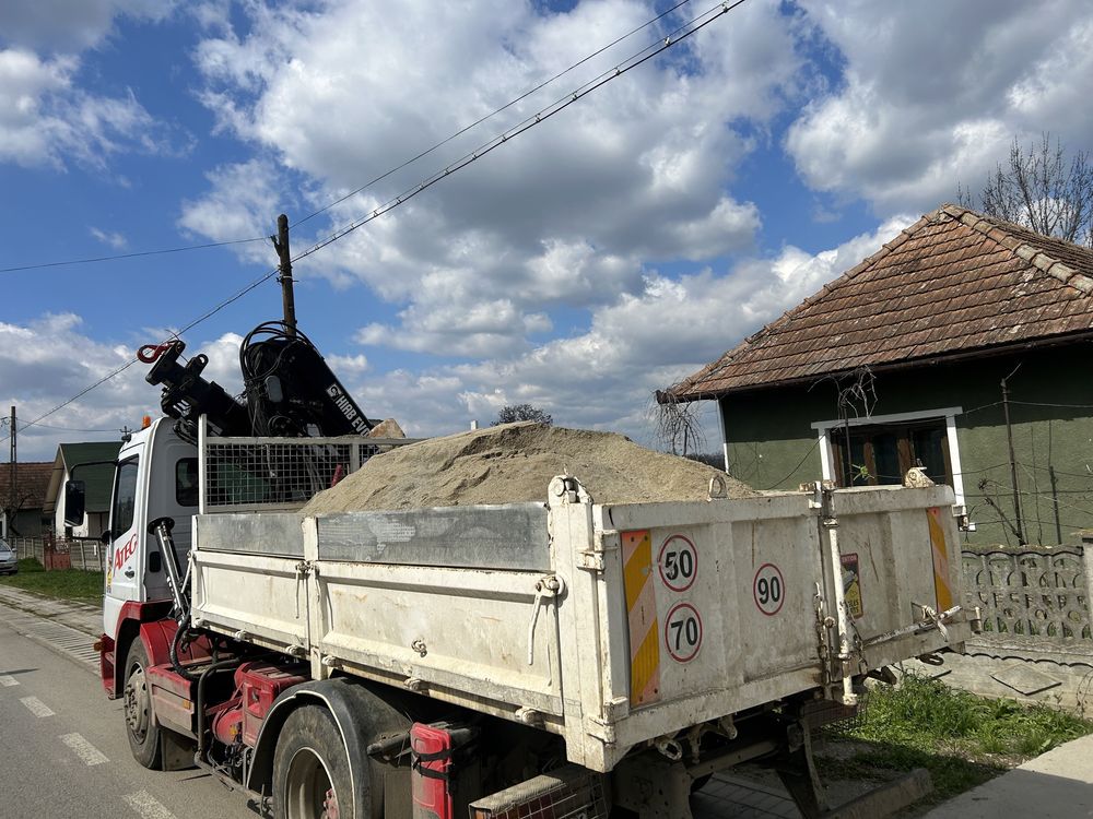 Inchiriez camion cu macara