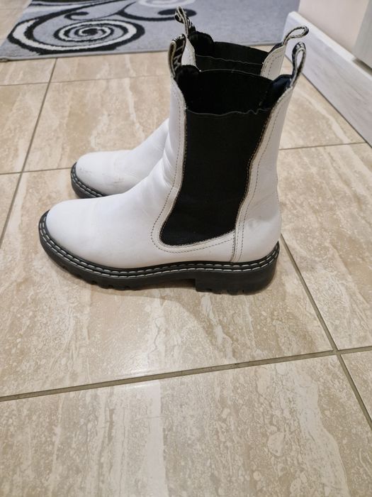 Дамски боти бели