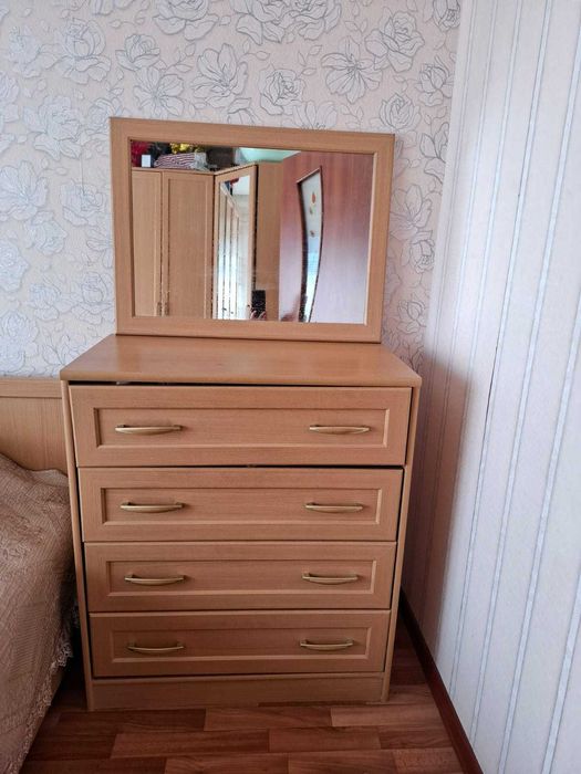 Продам спальный гарнитур