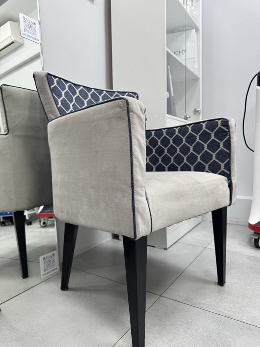 Кресло для посетителей в салоне красоты в идеальном состоянии