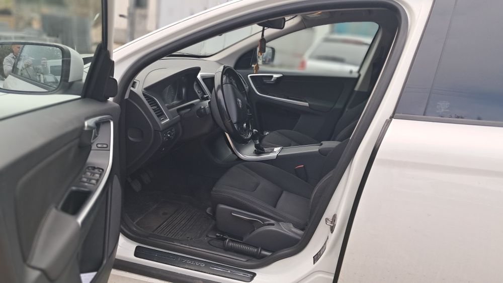 Volvo XC60 an 2015 motor 2.0 diesel cinci pistoane