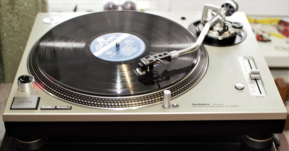 Виниловый проигрыватель Technics SL 1200 mk5