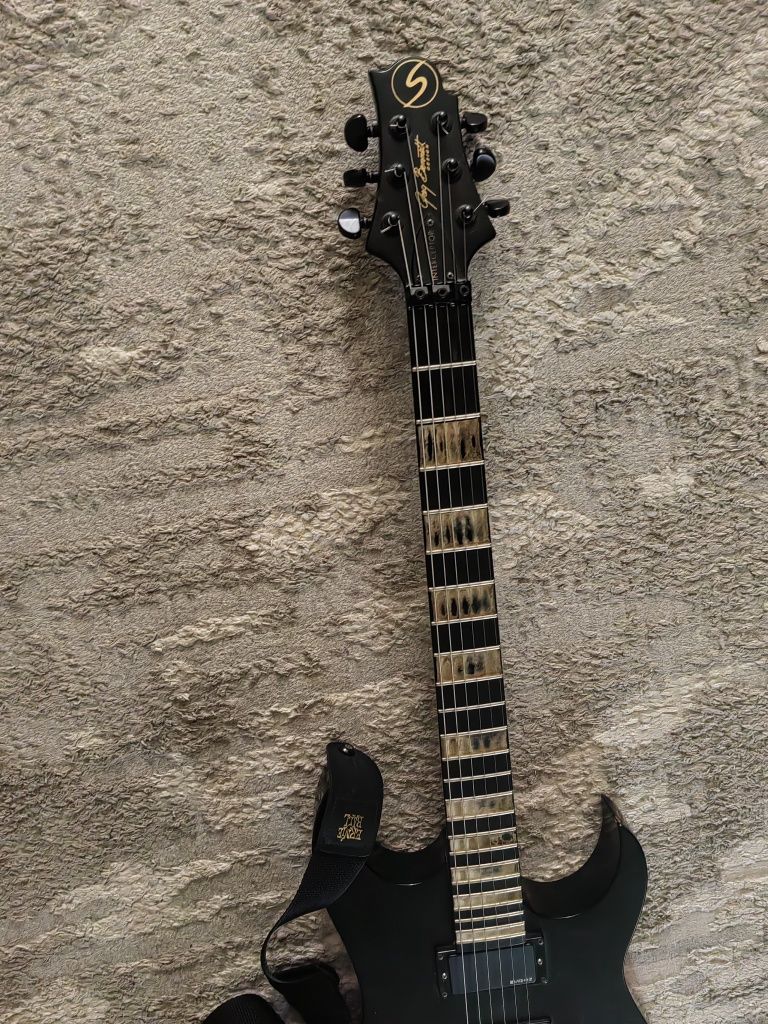 Электро Гитара с Floyd Rose