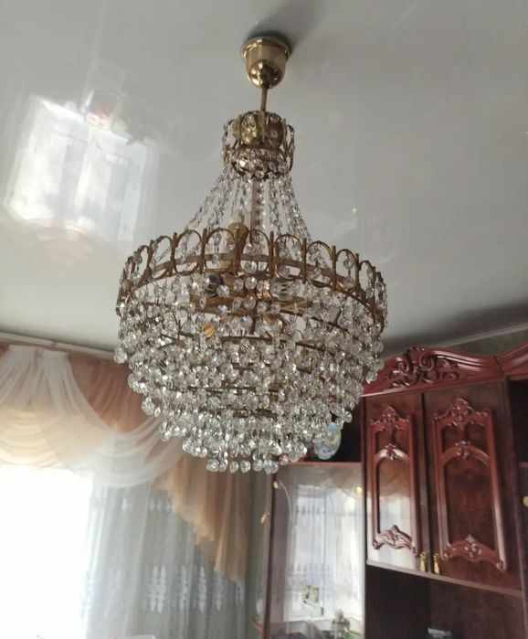 Продам люстру хрустальную