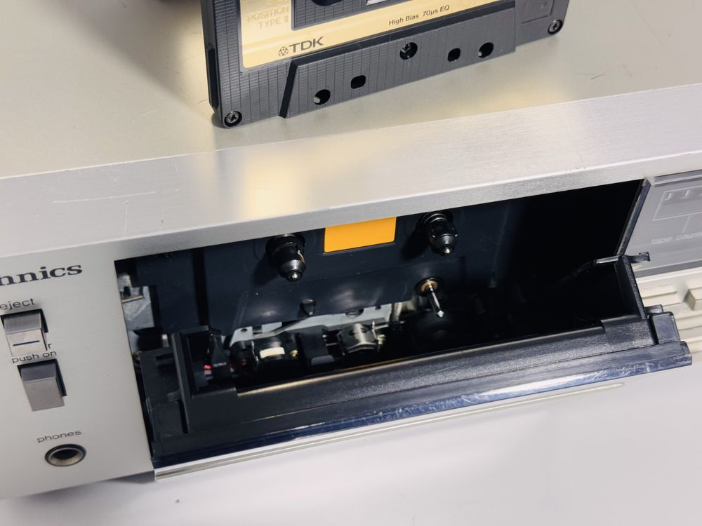 Deck TECHNICS RS-M206,vu-metre analogice,Japan,metal,sunet foarte bun!