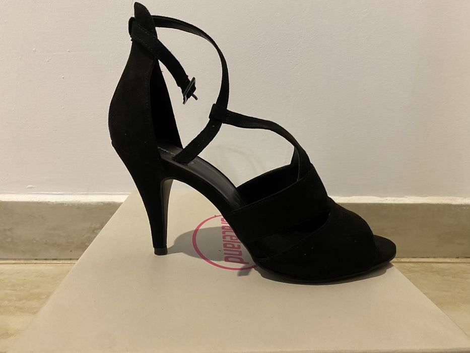 Sandale negre cu toc