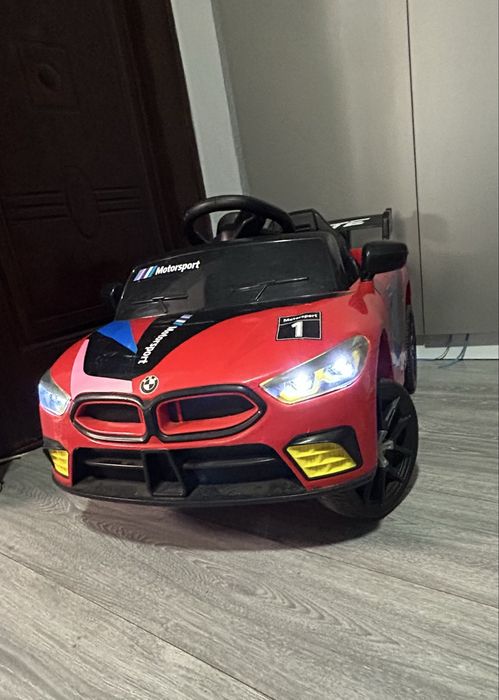 Masinuta electrica cu telecomanda