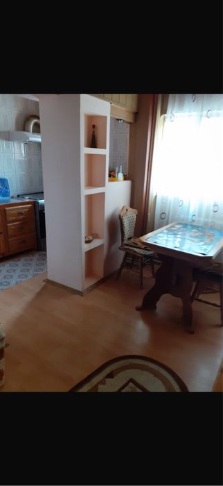 Vand apartament cu 4 camere,zona pietei centrale