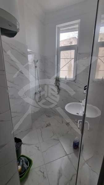 Дава се под наем Етаж от къща в София, Хладилника - 90 кв.м за 750 € - Снимка #1