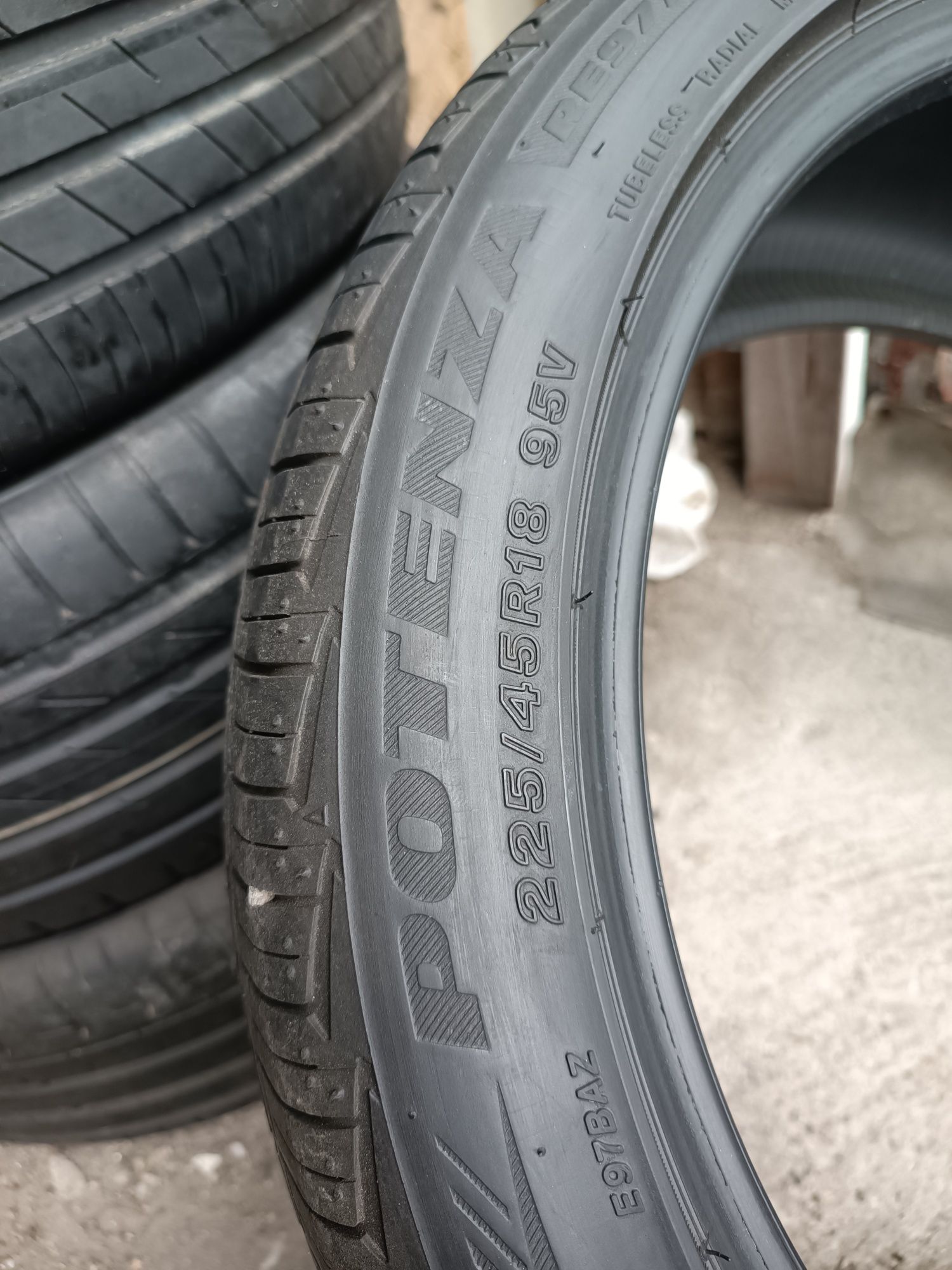 225/45/18 Bridgestone