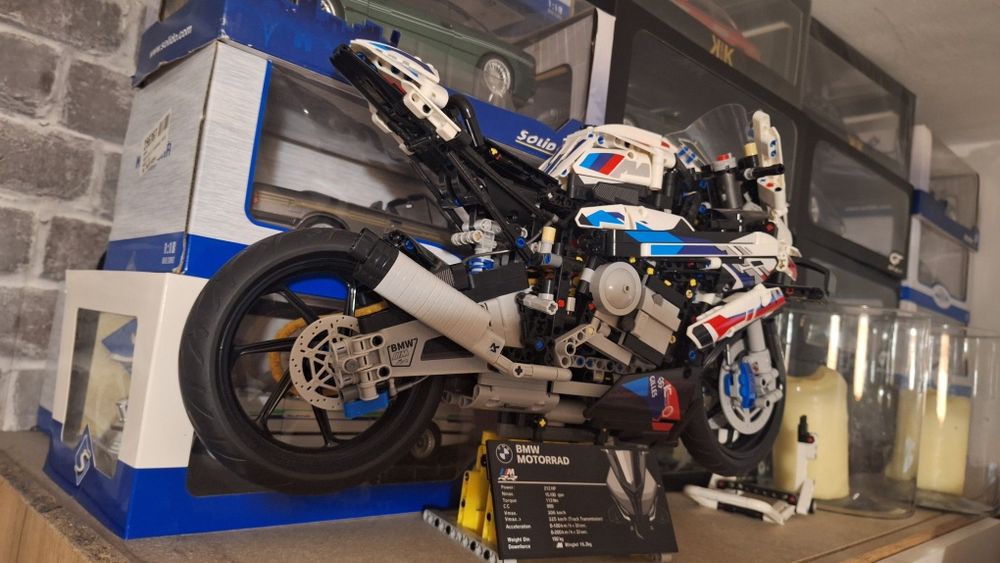 BMW M 1000 RR 1:5 - LEGO - конструктор