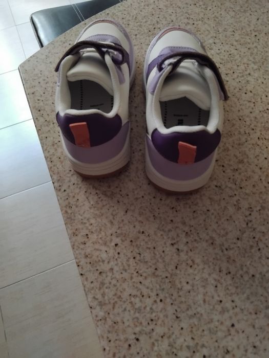 Нови детски маратонки номер 28