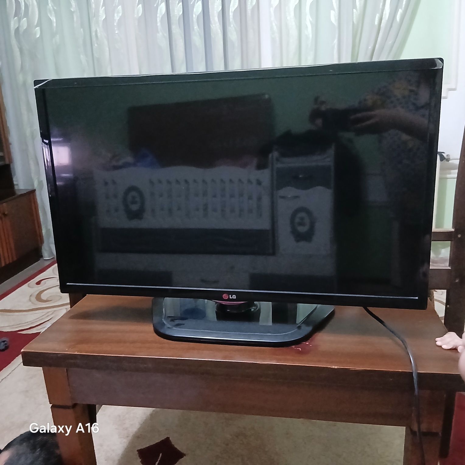 LG televizor sotiladi.  Sapchastga